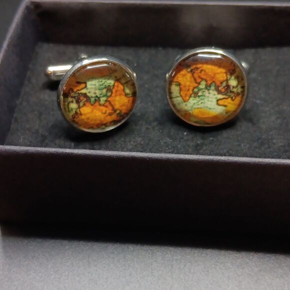 New Retro Map Cufflinks Silvertone New In Box - Picture 3 of 3